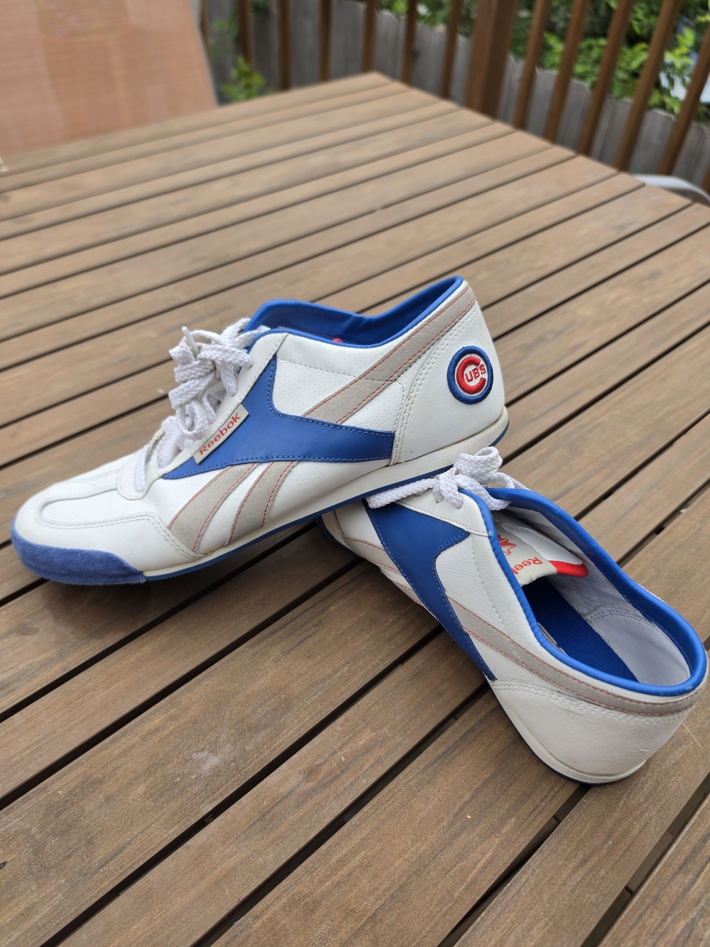 Cute! Reebok x MLB Cubs White & Blue Sneakers. SIZE 10.  Authentic Great Shape